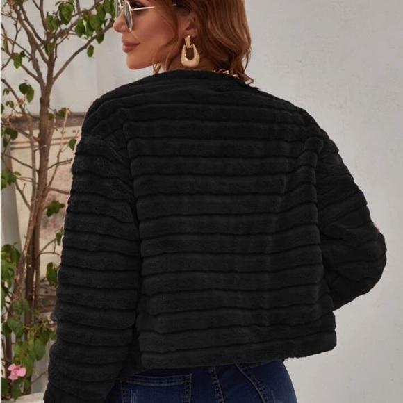 Elegant Black Faux Fur Jacket - Picture 2 of 9